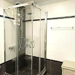 Giota's 100m Fro The Appartement